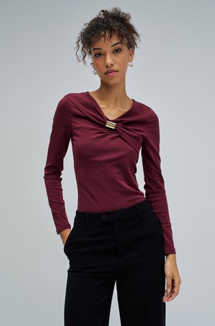 Pletena majica s metalnim detaljem