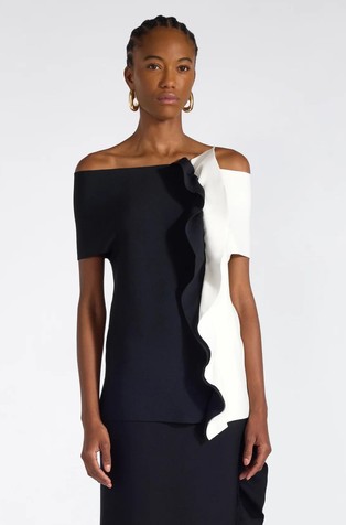 Pleten top s otkrivenim ramenima i volanima