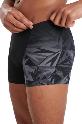 Allover V-Cut Aquashort