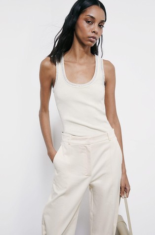 Rebrasta majica bez rukava s ukrasnim kamenčićima