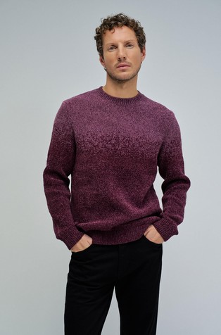 Pleten pulover s učinkom blijeđenja boje