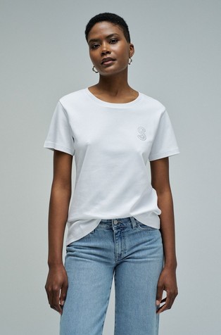 T-shirt with branding