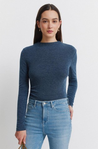 Majica s nabranim detaljima