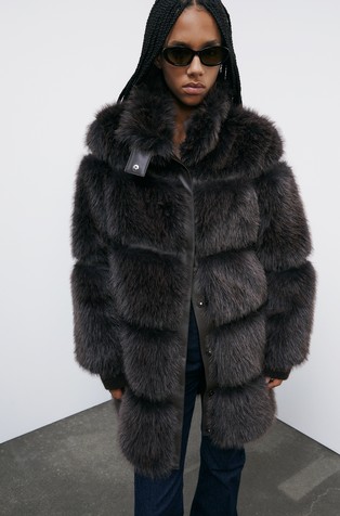 Duga jakna od umjetnog krzna