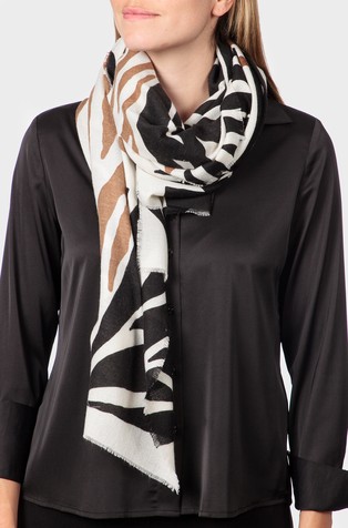 Šal s kontrastnim uzorkom