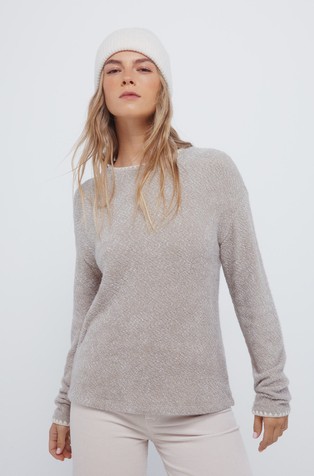 Pleten pulover s ukrasnim šavovima