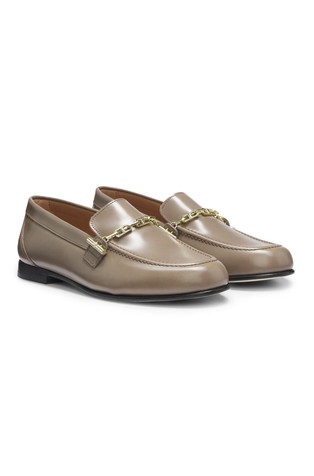Leather loafers with chain trim
